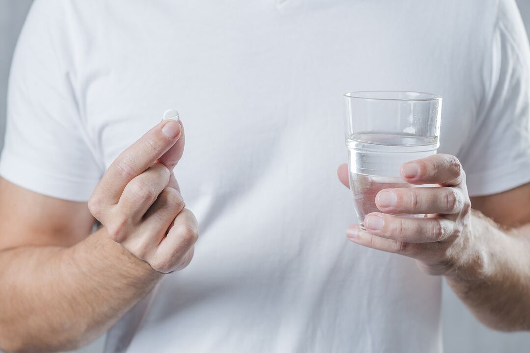 Mężczyzna akceptuje Urosaf z zapalenia prostaty